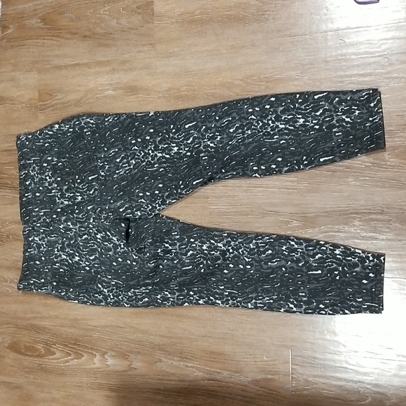 (XL) HUE Jegging Leopard Casual Stretch Contemporary Modern Everyday - Picture 9 of 9